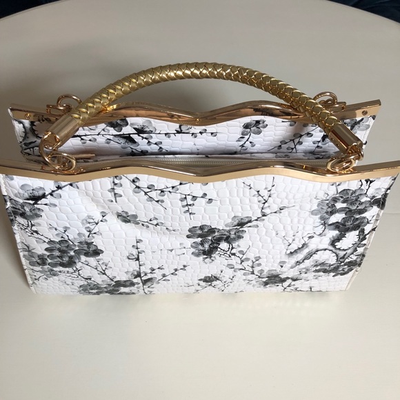 Disney Epcot China Black & White Floral Purse - Picture 5 of 8